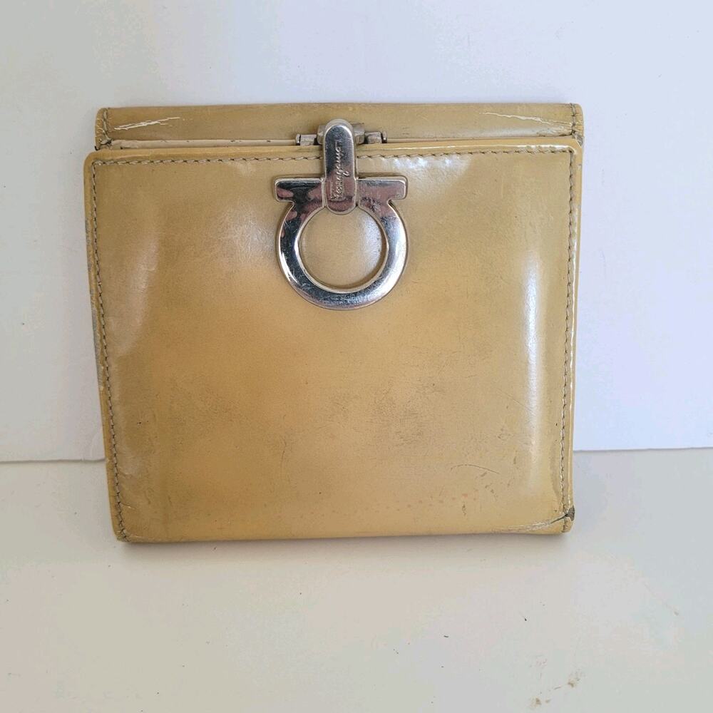 Salvatore‎ Ferragamo Gancini Wallet Medium Bifold Beige Tan Unisex Compact Fair